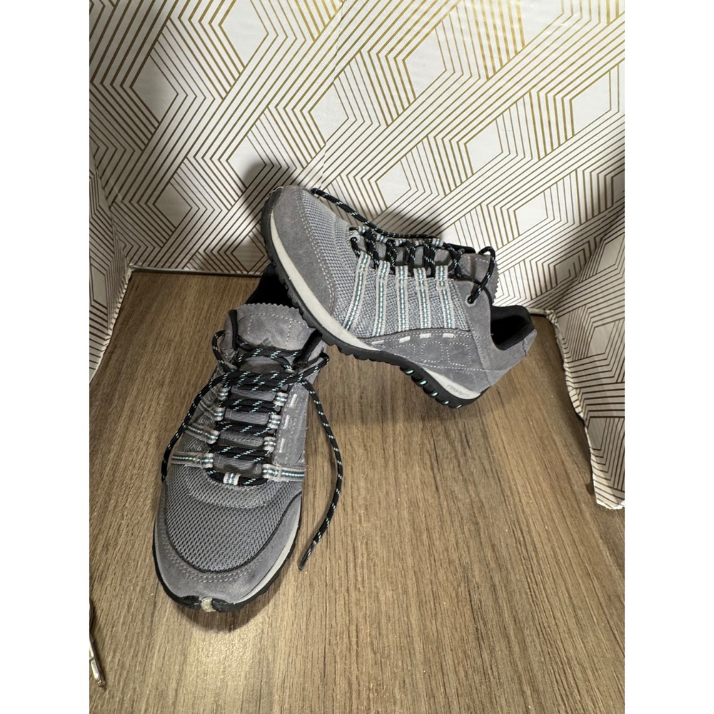 Columbia Hiking Shoes Womens 6.5 Grey Suede Low Top Techlight ‎ Omni grip